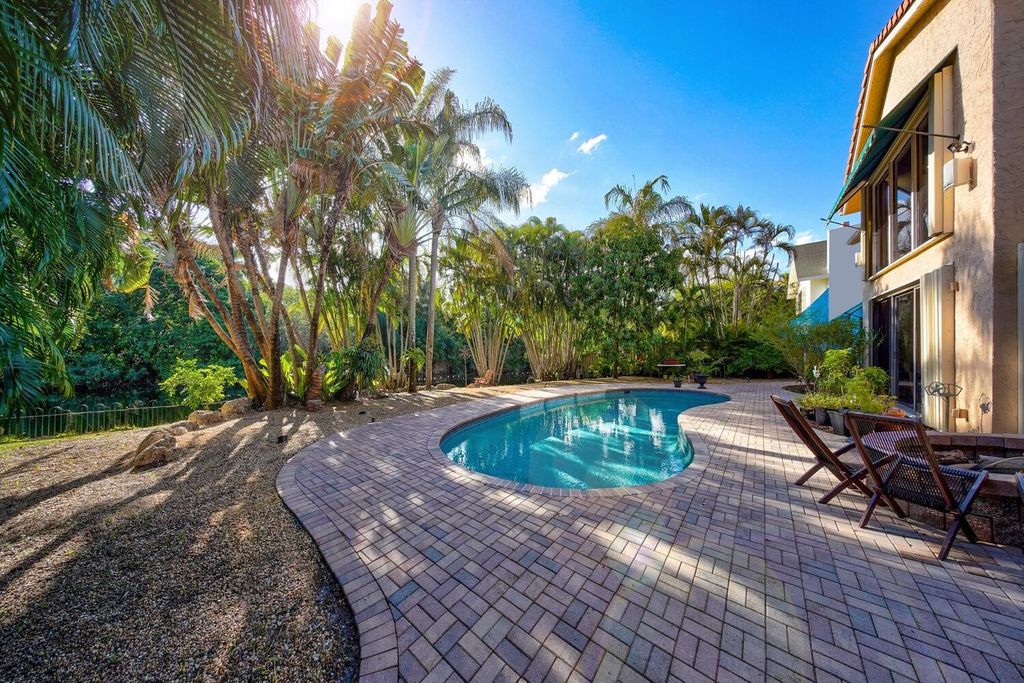 Photo of 921 Mockingbird Lane, Plantation, FL 33324 (MLS # F10466523)