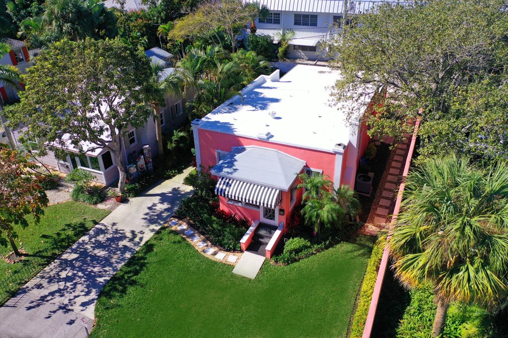 Photo of 36 Palm Square, Delray Beach, FL 33483 (MLS # R11084932)