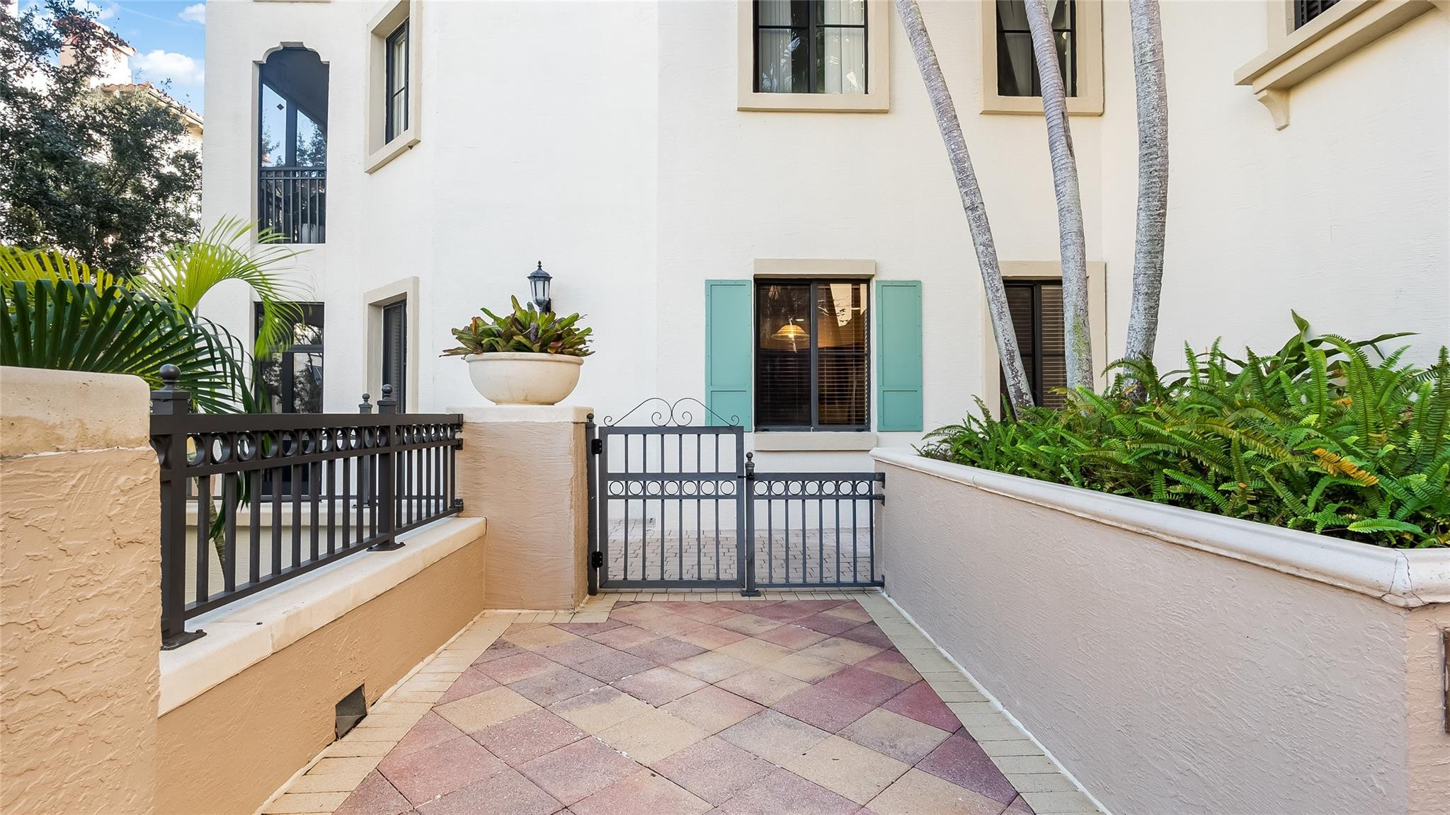 ARTESIA - VILLA ALHAMBRA - Residential