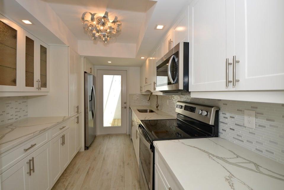 DELRAY OAKS CONDO - Residential