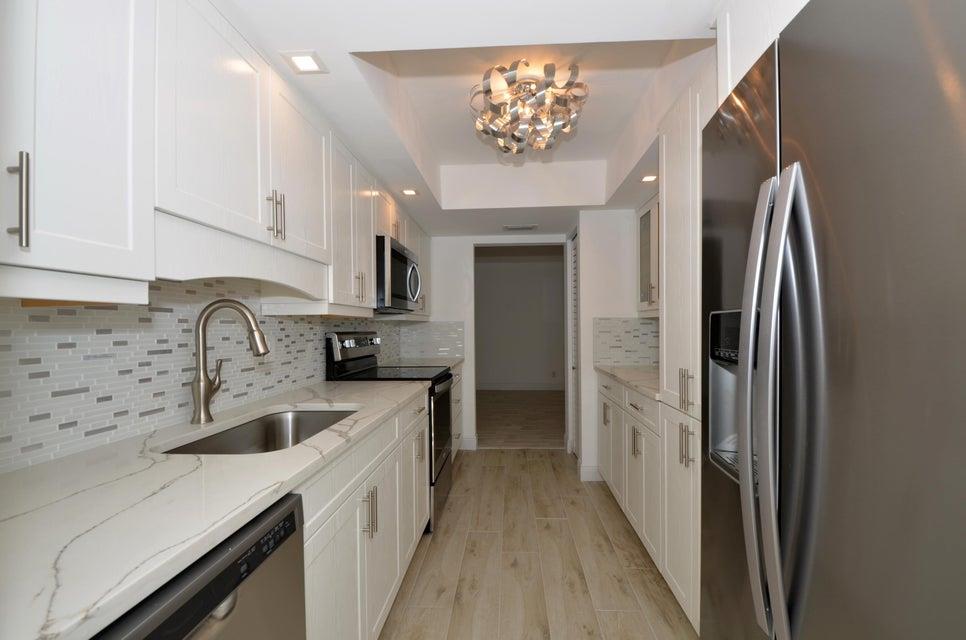 DELRAY OAKS CONDO - Residential