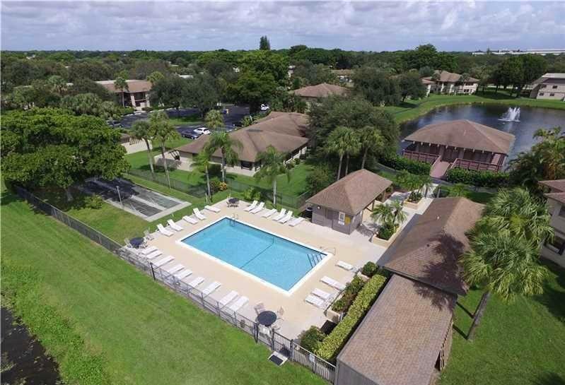 DELRAY OAKS CONDO - Residential