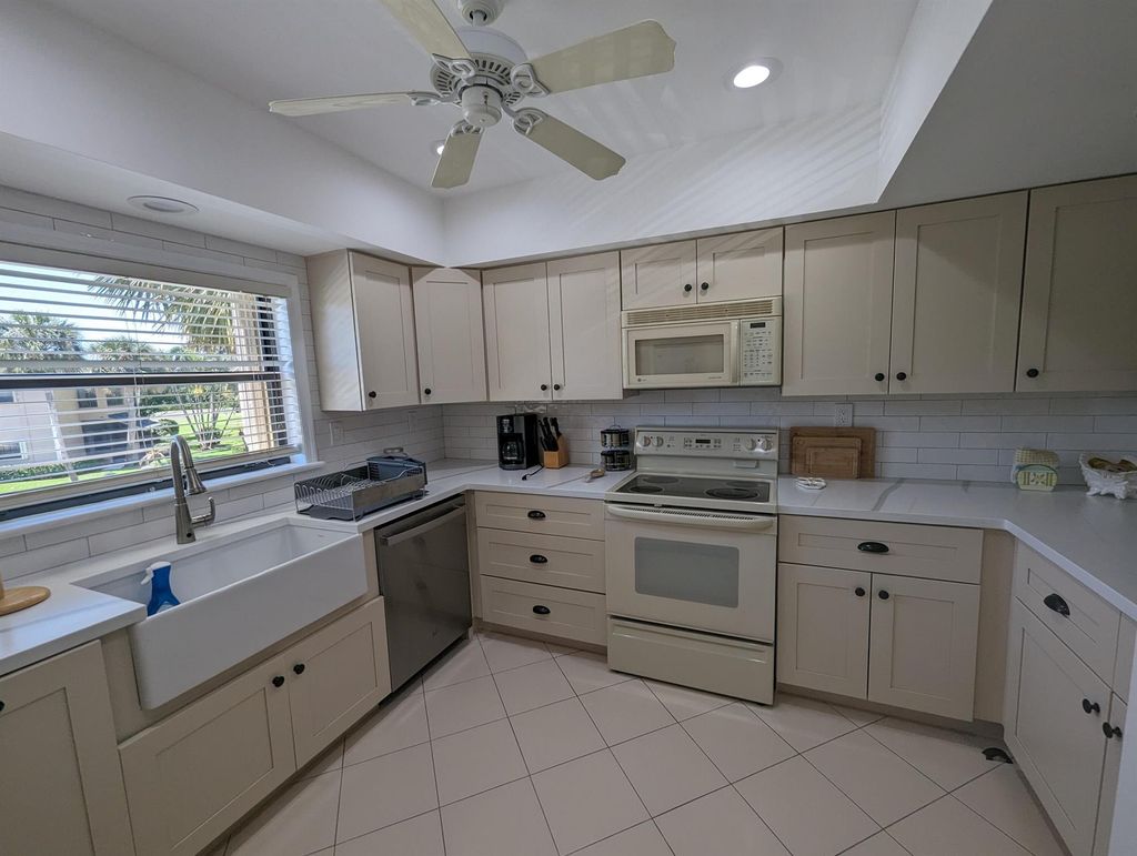 Photo of 404 Clubhouse Circle, Jupiter, FL 33477 (MLS # R11021016)