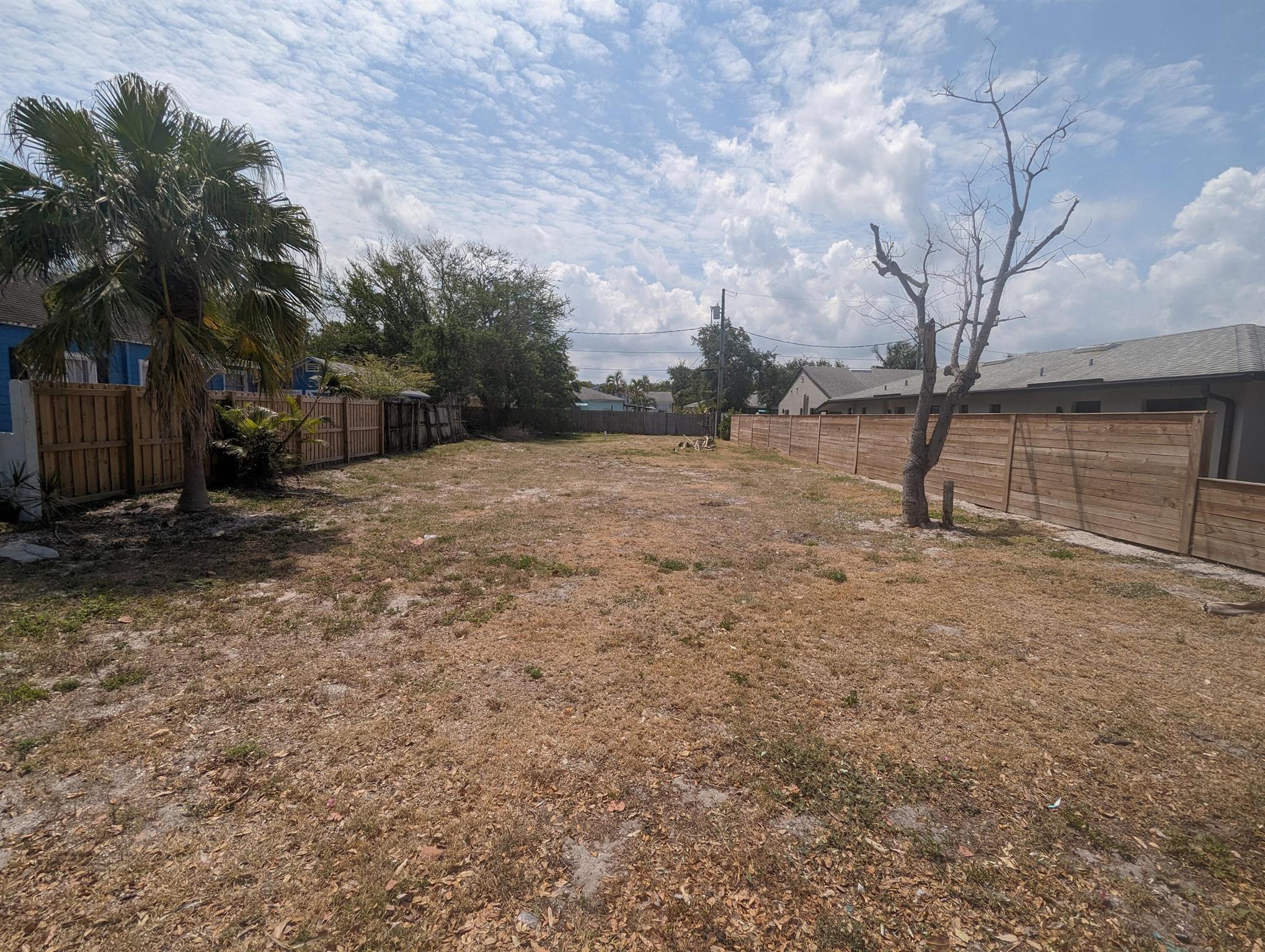 LAKE WORTH TOWN OF - Land