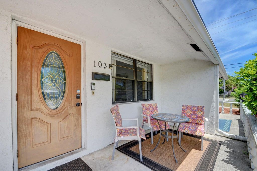 Photo of 103 SW 10th Avenue, Boynton Beach, FL 33435 (MLS # F10553939)