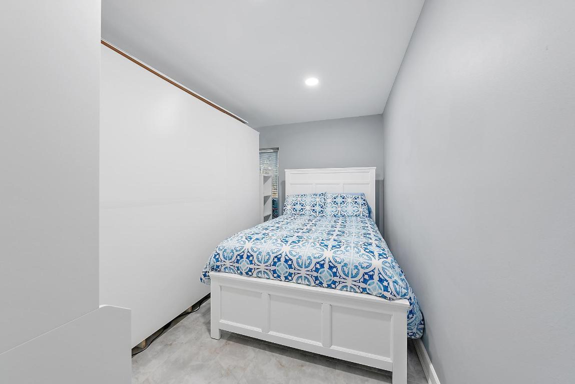 LAKESIDE VILLAGE CONDO 10 - Residential