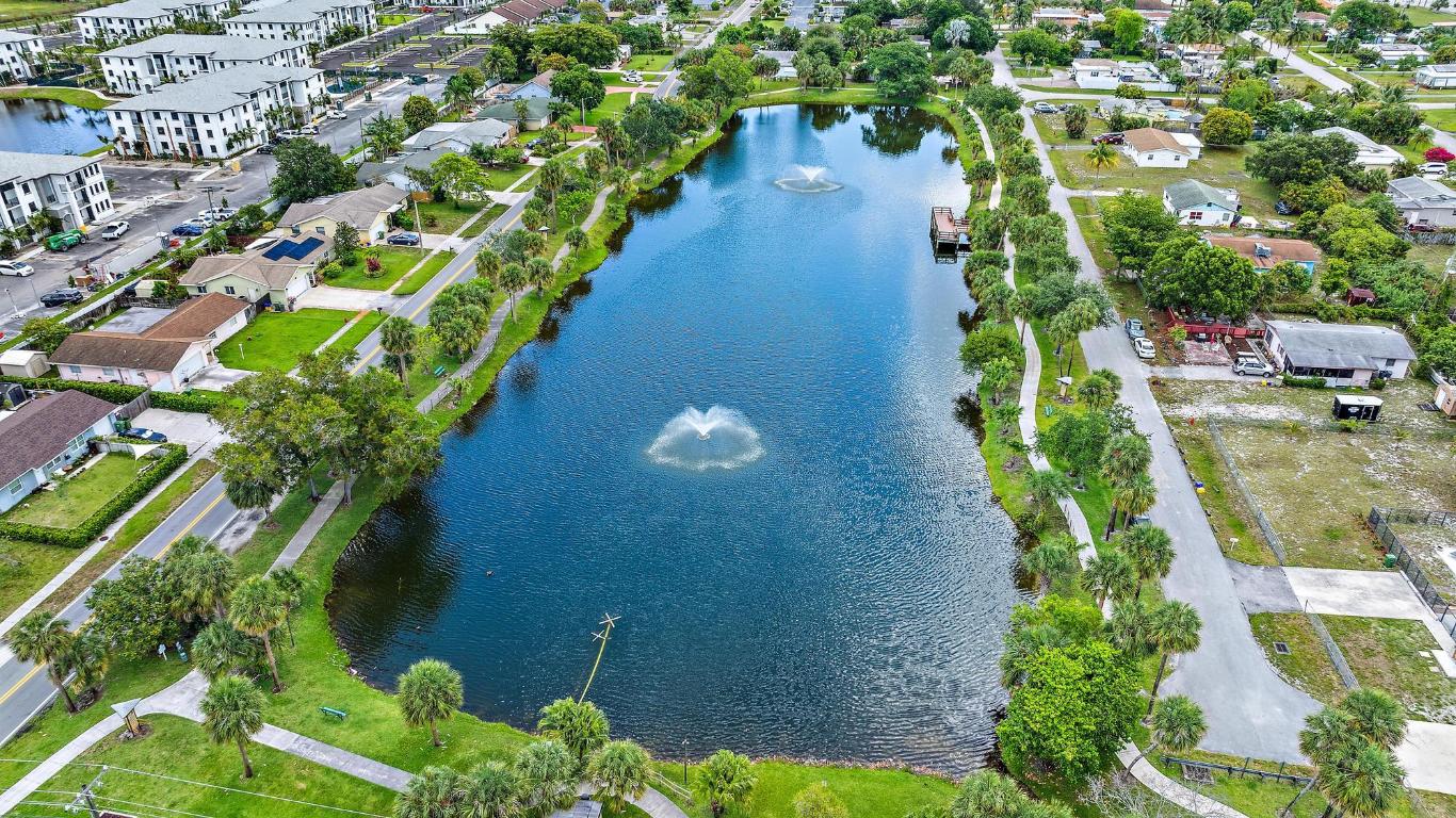 LAKESIDE VILLAGE CONDO 10 - Residential