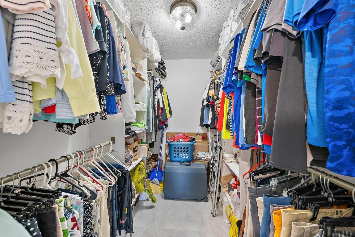 LAKESIDE VILLAGE CONDO 10 - Residential