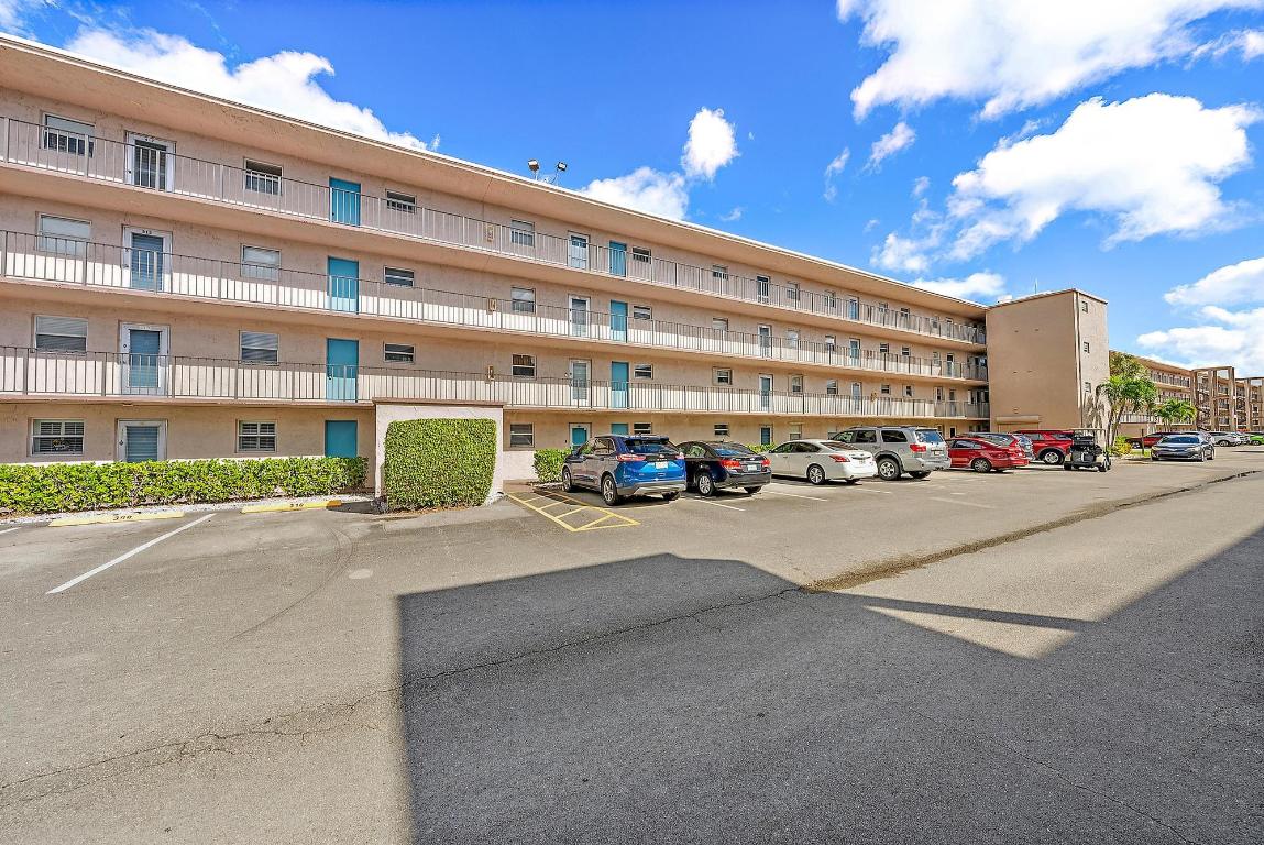 LAKESIDE VILLAGE CONDO 10 - Residential