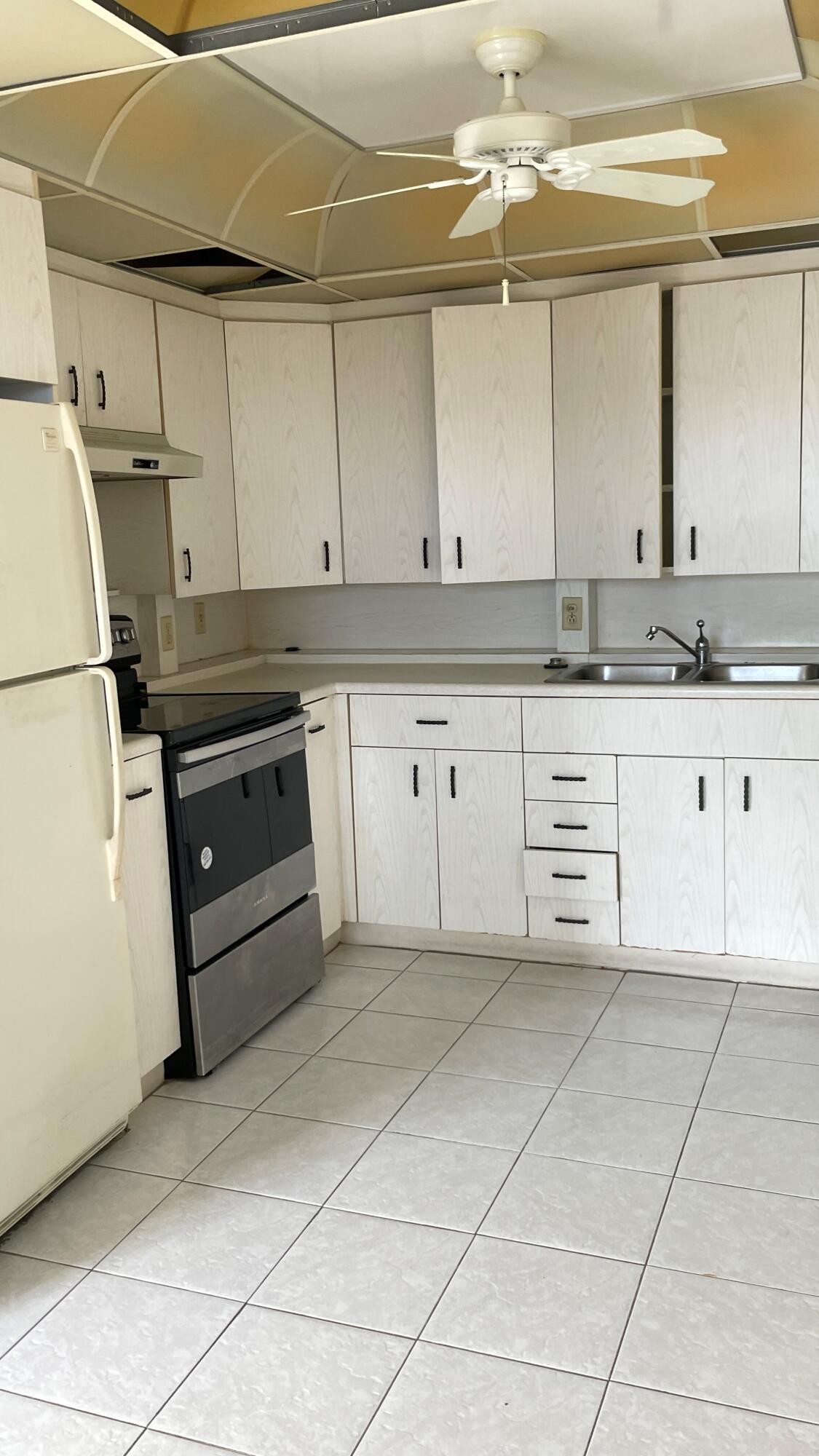 HYTHE AT CENTURY VILLAGE CONDO - Residential