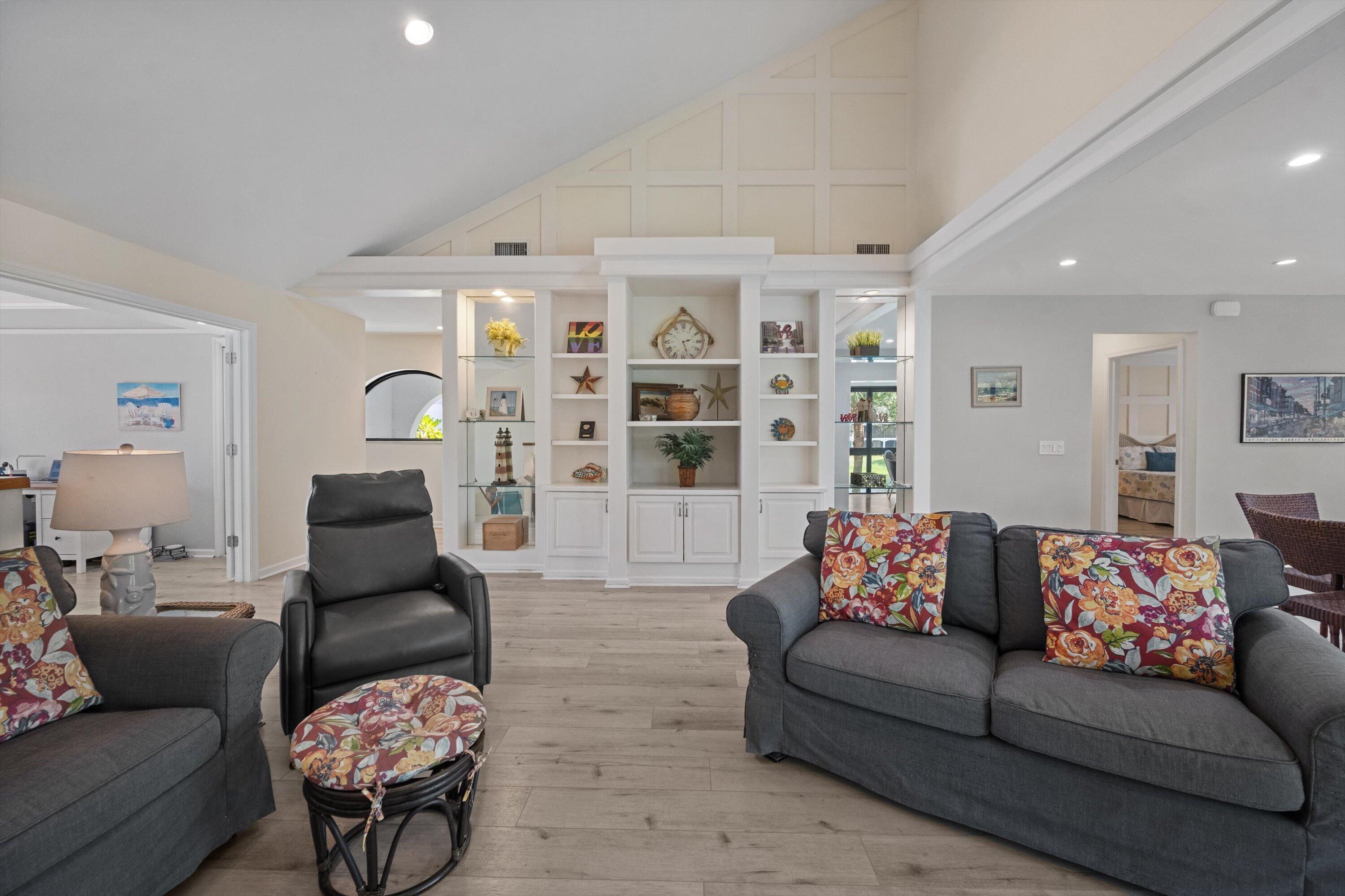 TRADERS CROSSING AT JONATHANS LANDING - Residential
