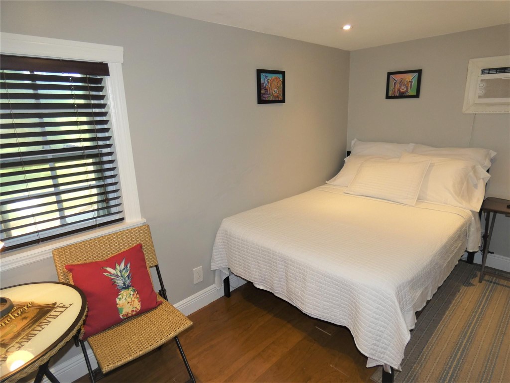 SOUTH MIDDLE RIVER - Residential Lease