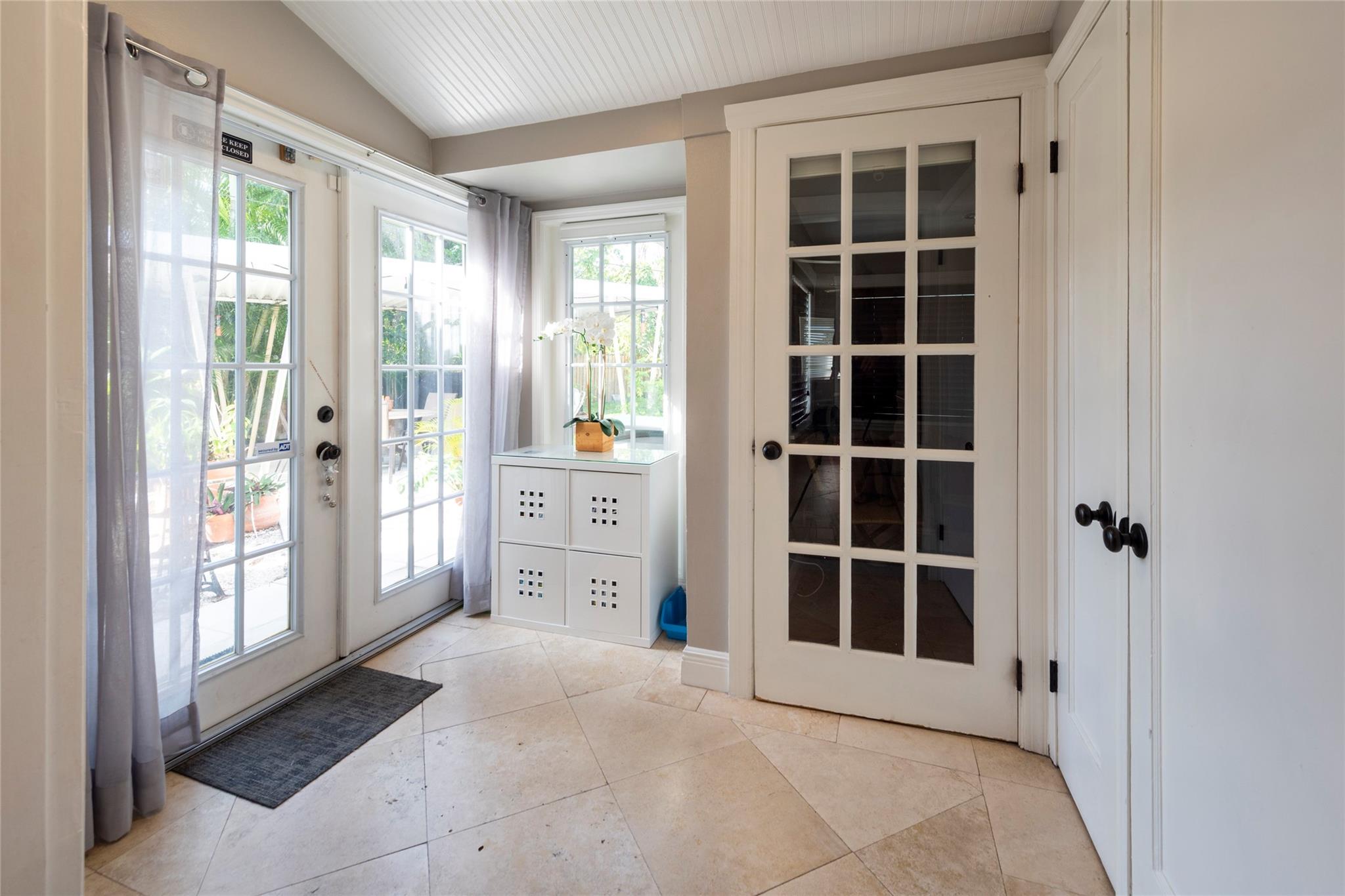 SOUTH MIDDLE RIVER - Residential Lease