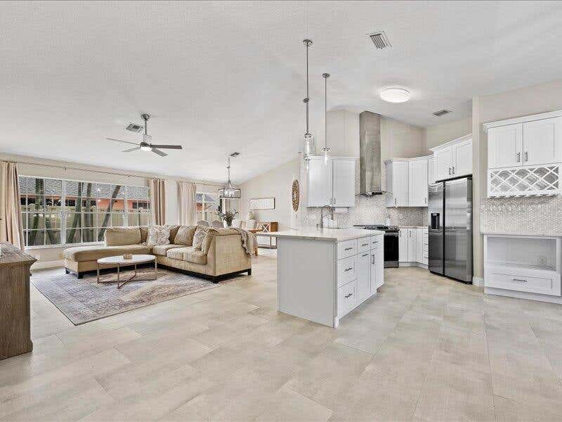 Photo of 237 W MOCCASIN Trail W, Jupiter, FL 33458 (MLS # B26061333)
