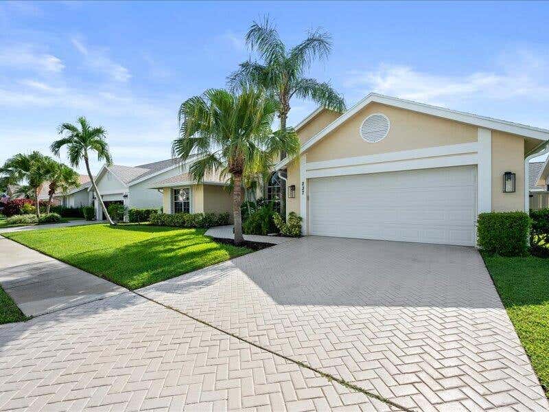 Photo of 237 W MOCCASIN Trail W, Jupiter, FL 33458 (MLS # B26061333)