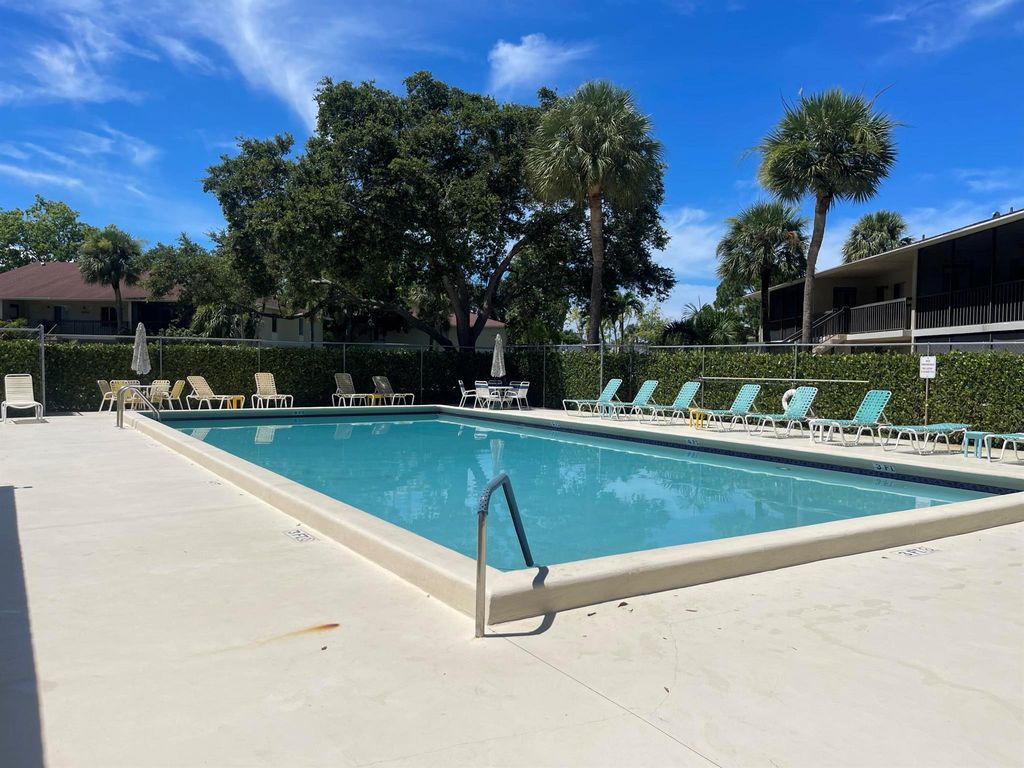 Photo of 6520 Chasewood Drive B, Jupiter, FL 33458 (MLS # R11008209)