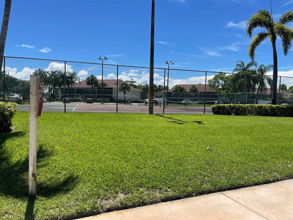 Photo of 6520 Chasewood Drive B, Jupiter, FL 33458 (MLS # R11008209)