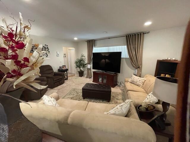 COLONIAL CLUB CONDO SEC 2 - Residential