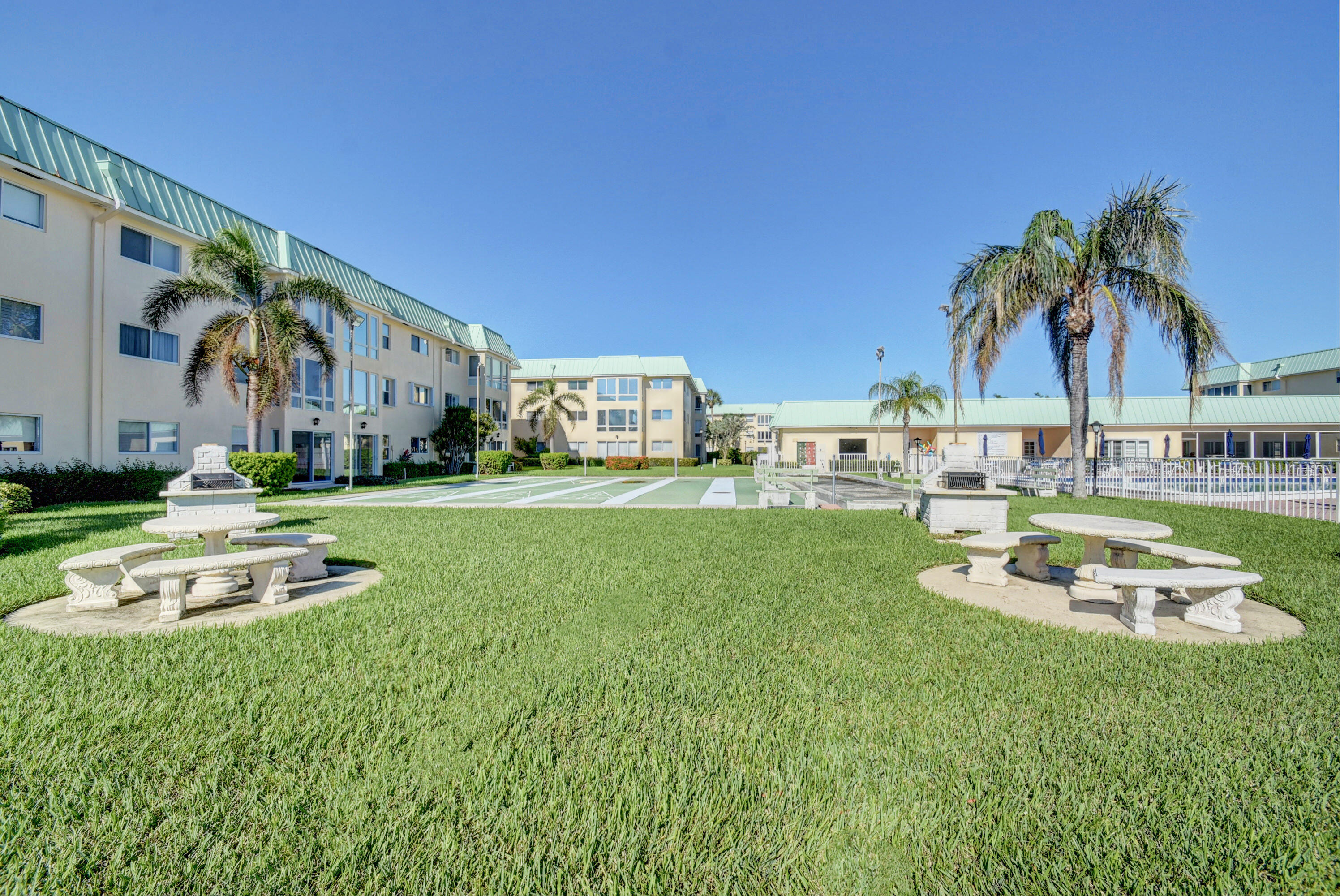 COLONIAL CLUB CONDO SEC 2 - Residential