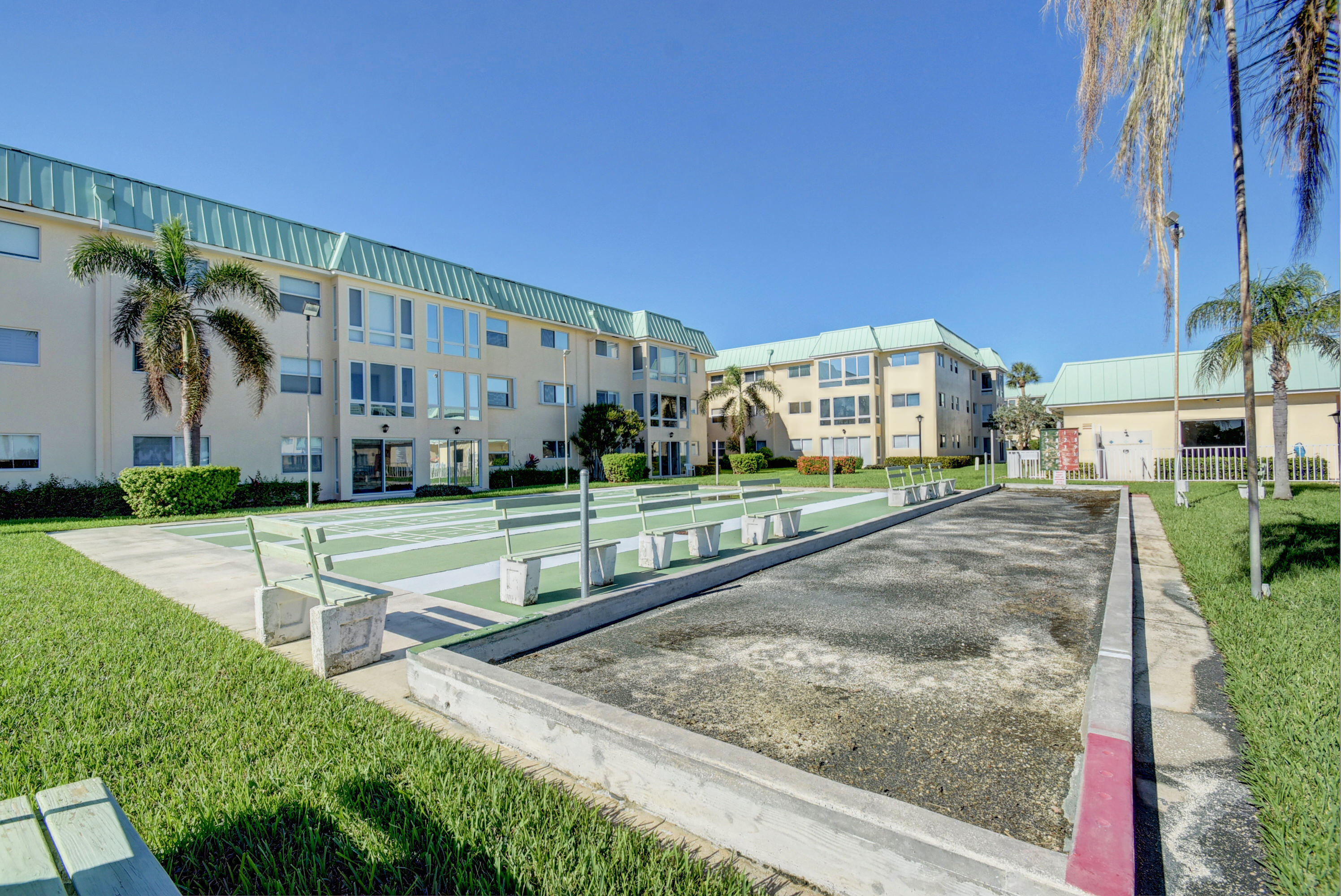 COLONIAL CLUB CONDO SEC 2 - Residential