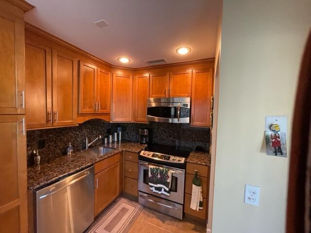 COLONIAL CLUB CONDO SEC 2 - Residential