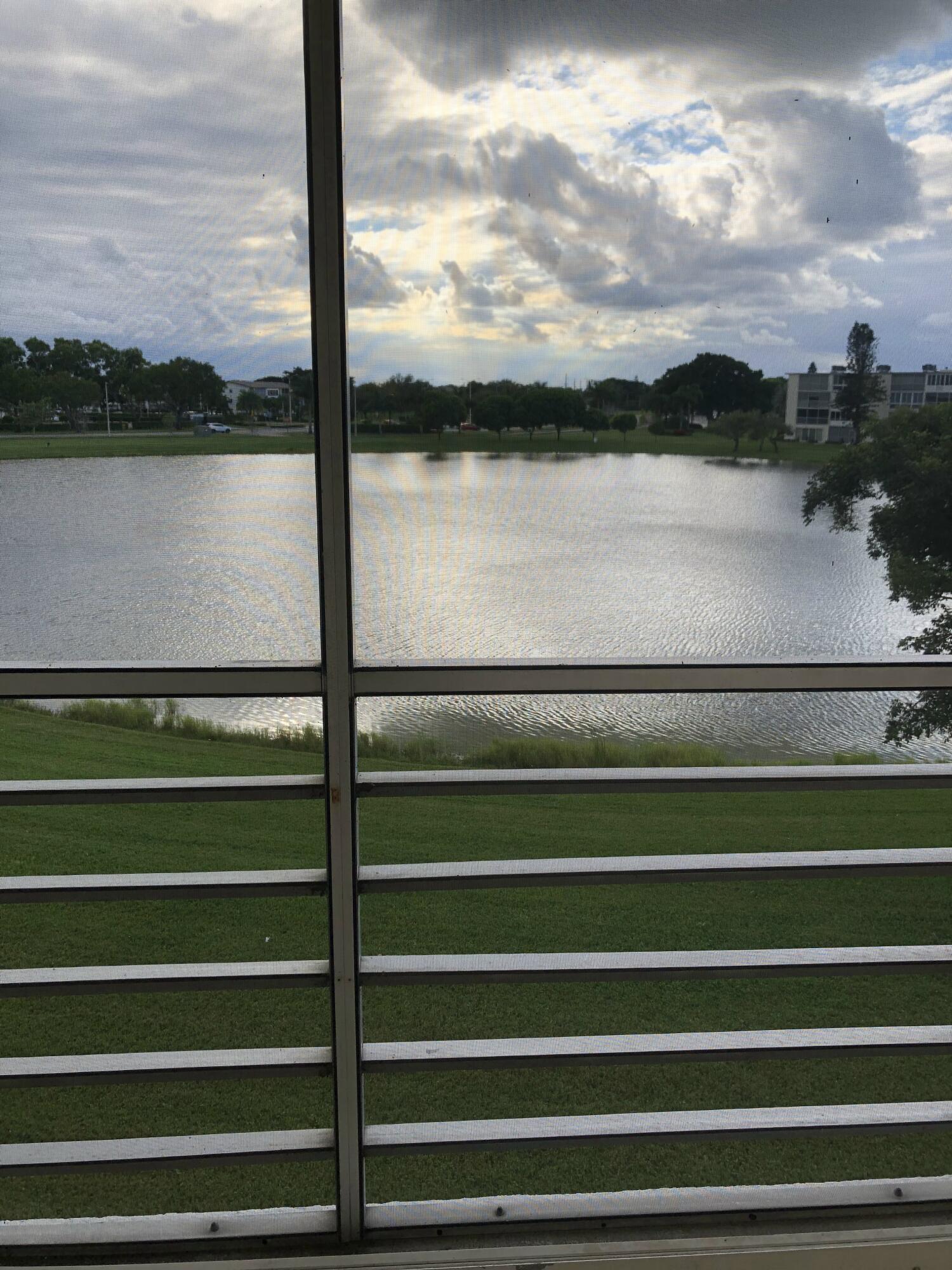 Nice unit with peaceful lake view in a very active community.
