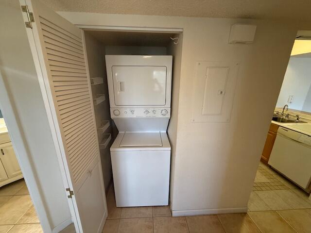 MIDPORT PLACE I, A CONDOMINIUM - Residential Lease