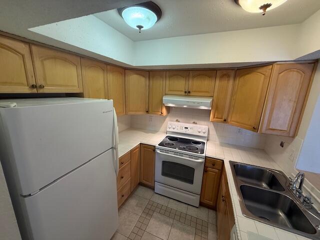 MIDPORT PLACE I, A CONDOMINIUM - Residential Lease