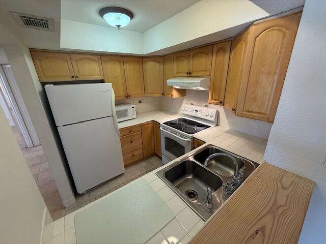 MIDPORT PLACE I, A CONDOMINIUM - Residential Lease