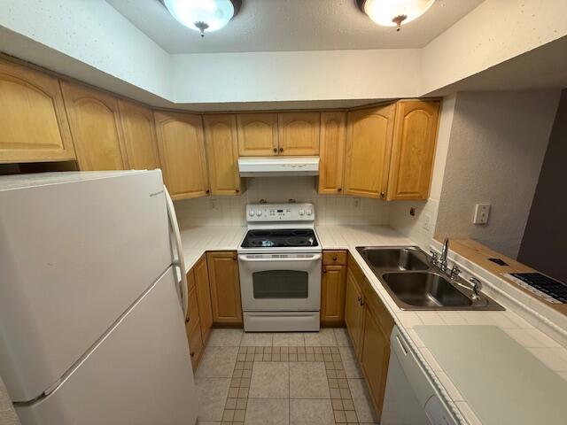 MIDPORT PLACE I, A CONDOMINIUM - Residential Lease