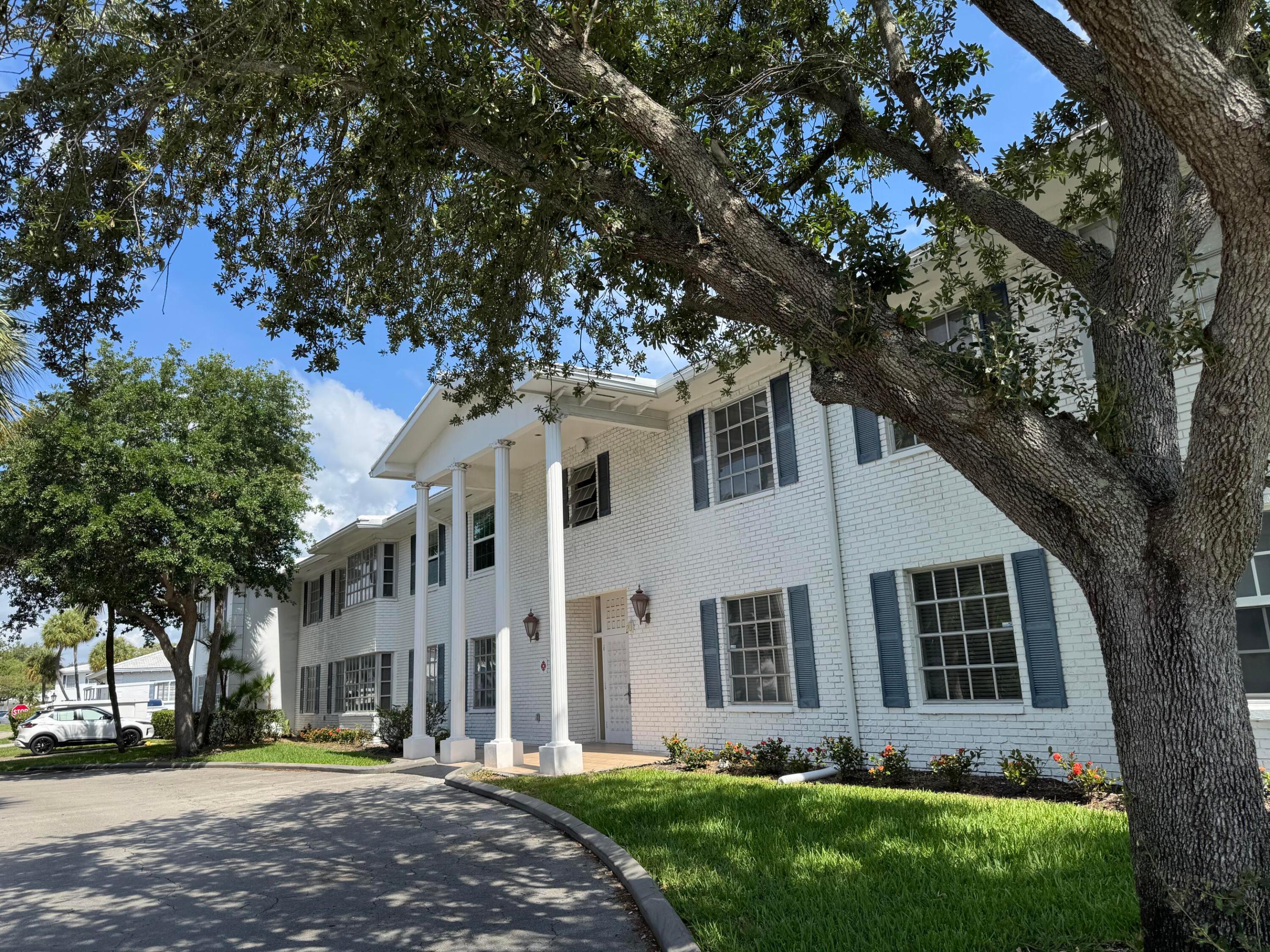 IMPERIAL POINT COLONNADES CONDO - Residential Lease