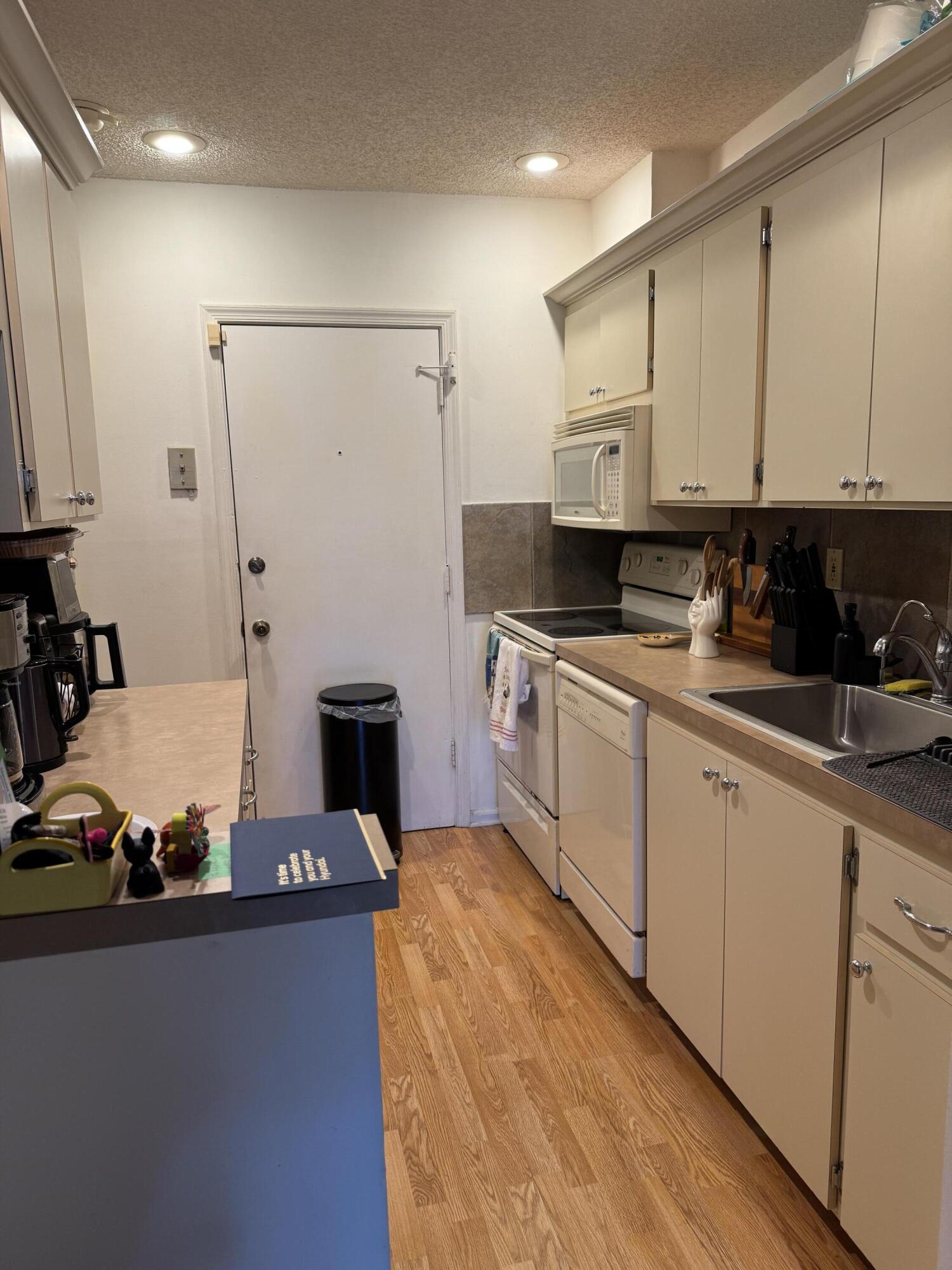 IMPERIAL POINT COLONNADES CONDO - Residential Lease