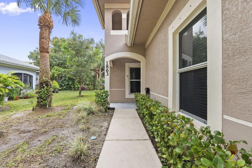 Photo of 1863 S Dovetail Drive #B1, Fort Pierce, FL 34982 (MLS # R11152569)