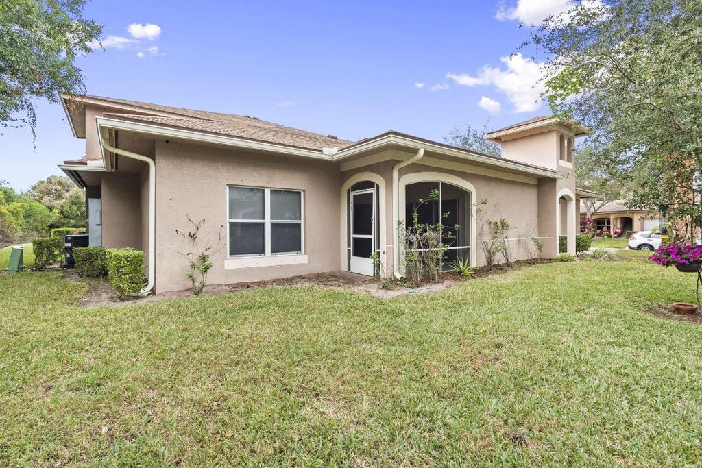 Photo of 1863 S Dovetail Drive #B1, Fort Pierce, FL 34982 (MLS # R11152569)