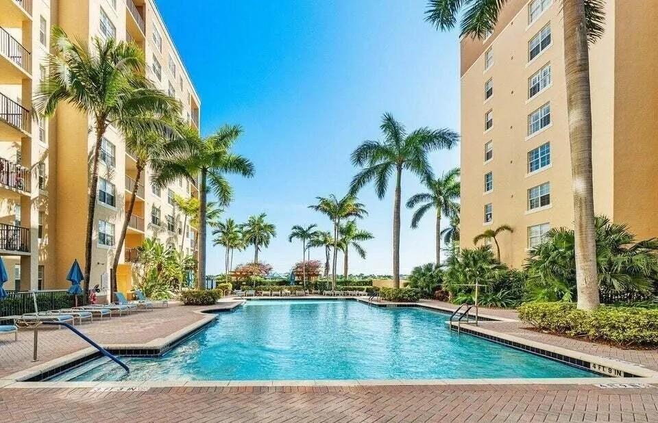 1805 N Flagler Dr 208