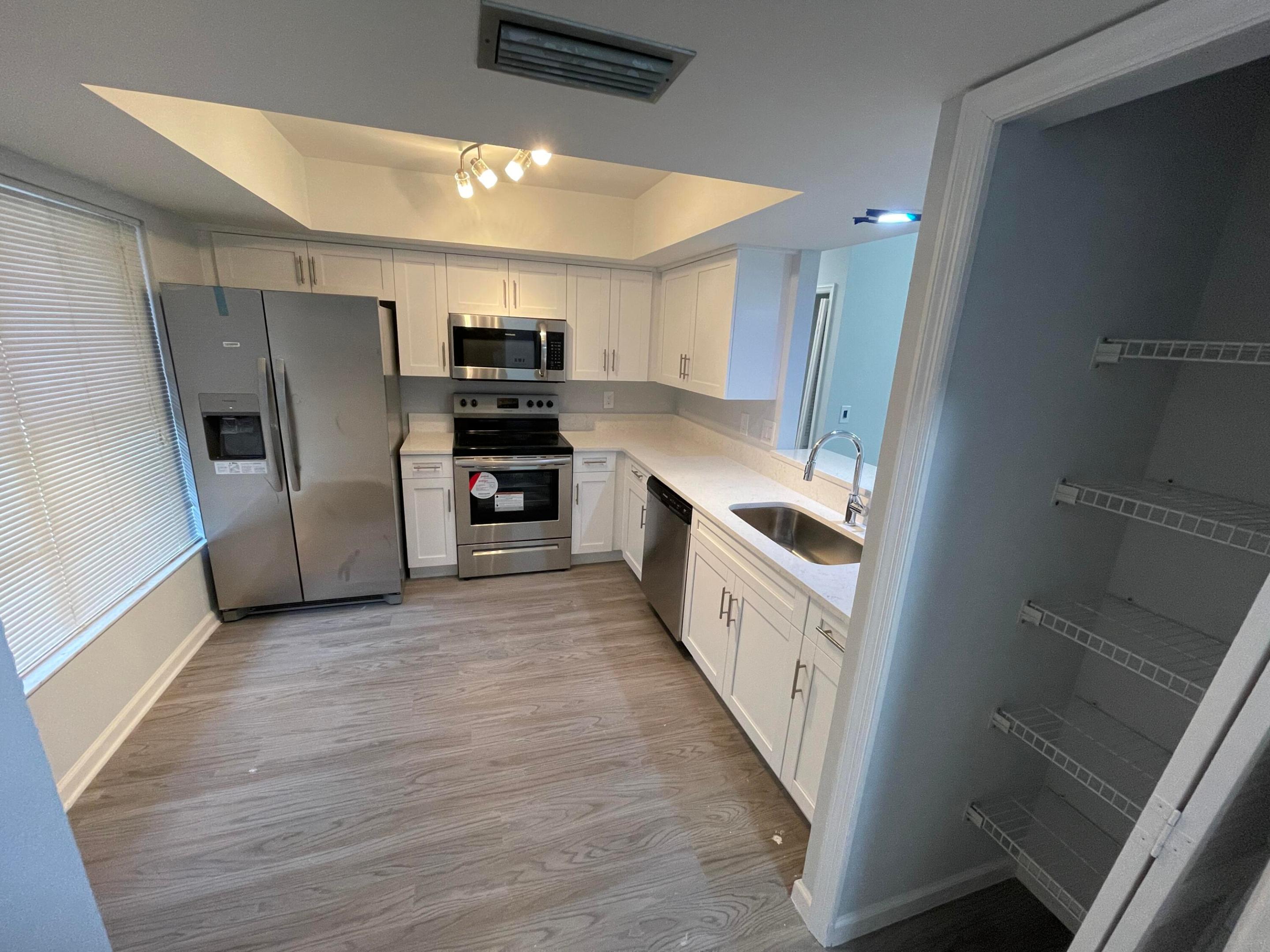 DEER ISLE - Residential Lease