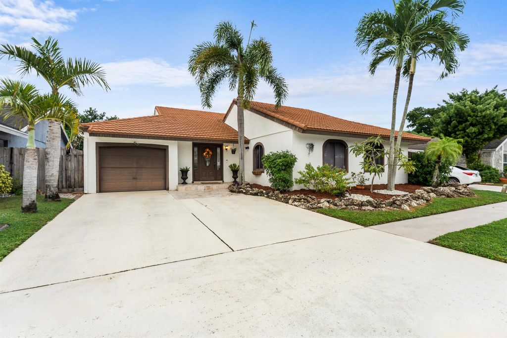 Photo of 11627 Countryview Lane, Boca Raton, FL 33428 (MLS # R11035057)