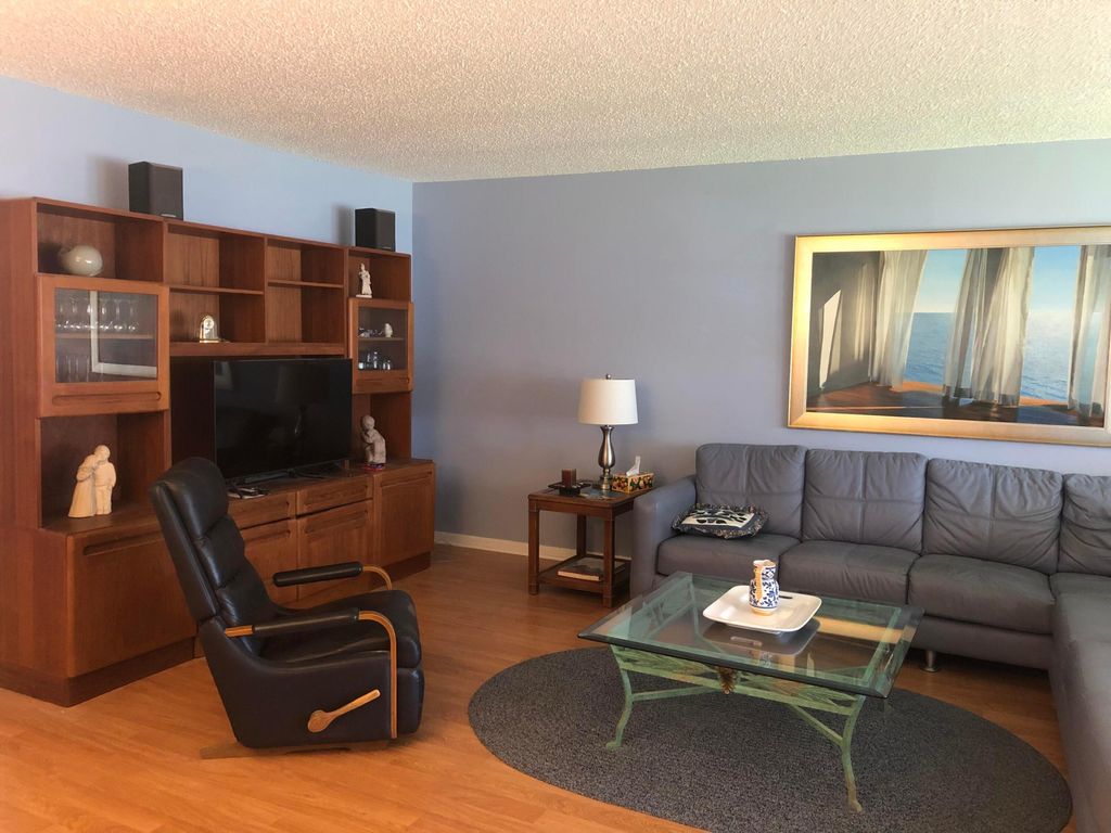Photo of 912 S South Dr #C, Delray Beach, FL 33445 (MLS # R11150935)