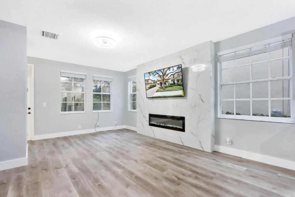 Photo of 607 Castle Drive, Palm Beach Gardens, FL 33410 (MLS # R10960780)