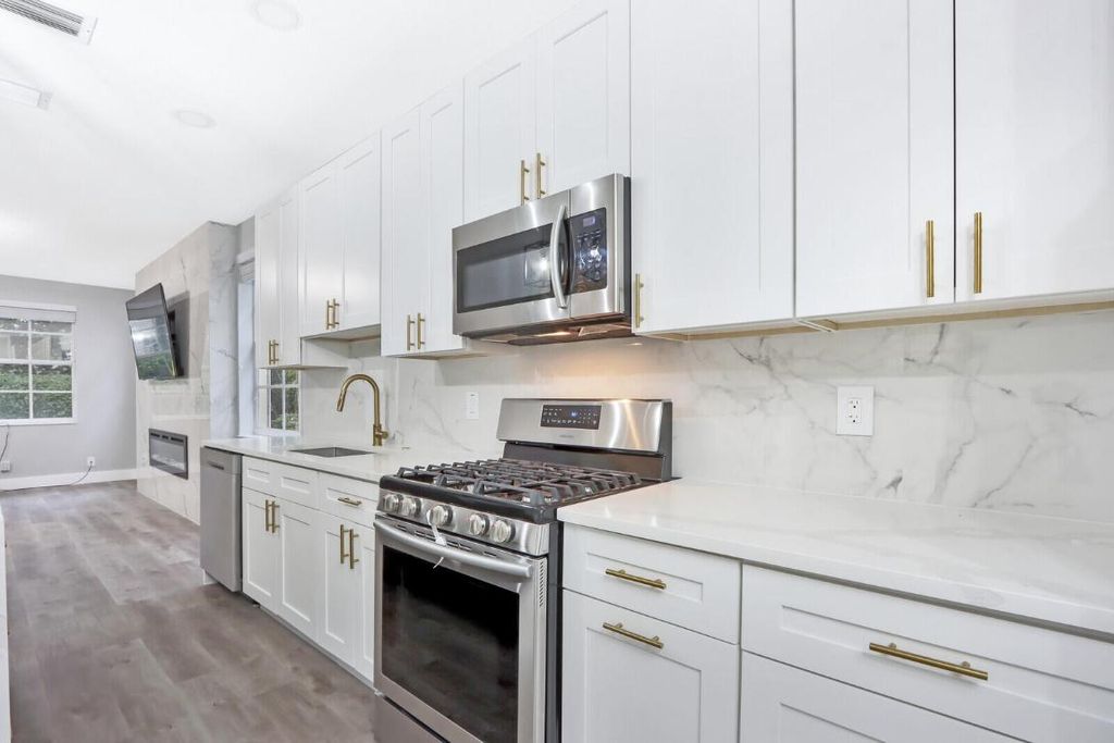 Photo of 607 Castle Drive, Palm Beach Gardens, FL 33410 (MLS # R10960780)