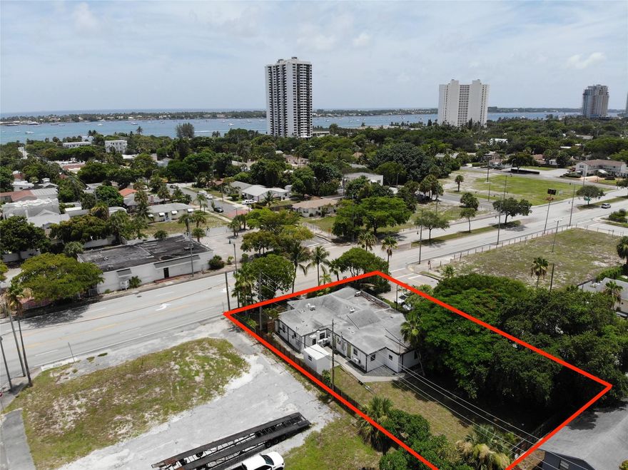 Located in the new opportunity zone of the City of West Palm Beach, Broadway Mixed-Use Development(BMUD)
with a new BROADWAY MIXED-USE DISTRICT (BMUD) Draft update 10-22-24.
Can build up to 30 units, Commercial and Residential. The property still holds a Motel/ Hotel License.
Existing 9 units full rented.