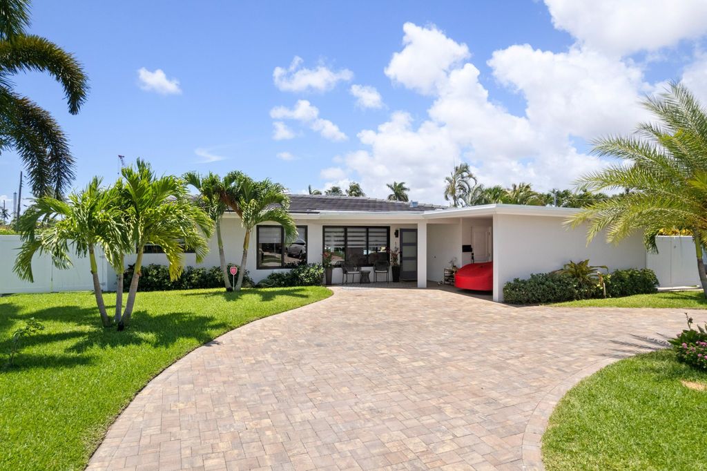 Photo of 160 SE 12th Court, Pompano Beach, FL 33060 (MLS # B26033042)