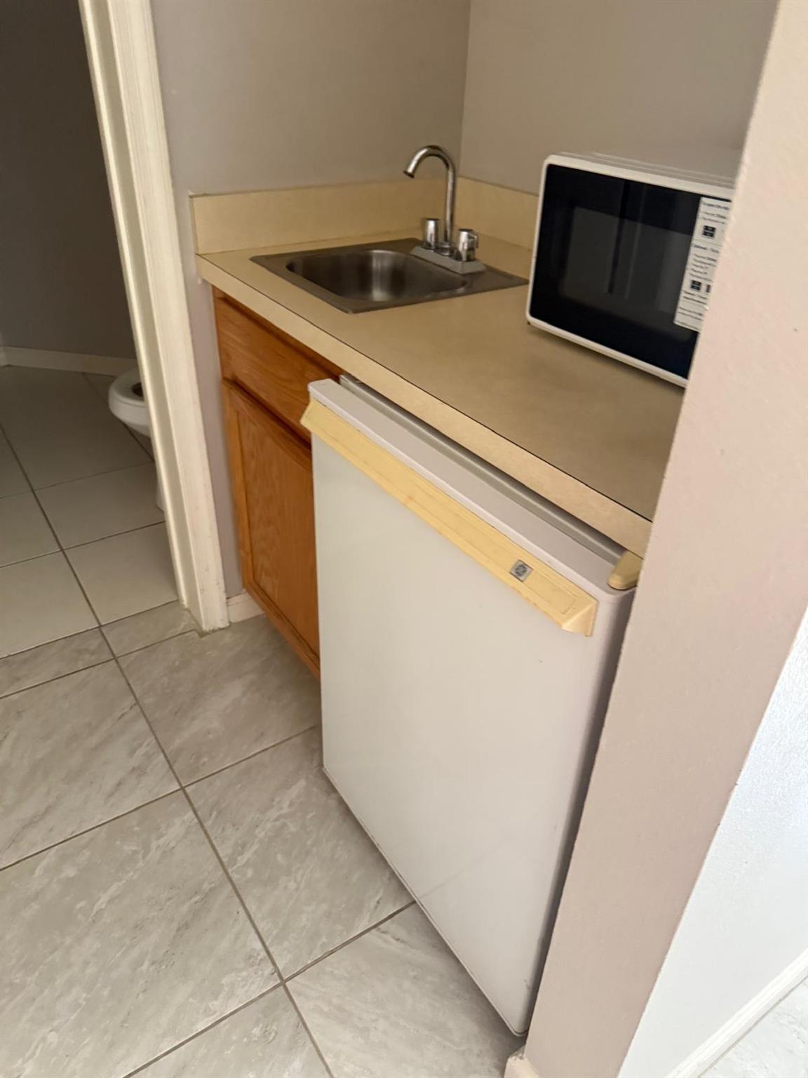 CASTLE PINES CONDOMINIUM - Residential Lease