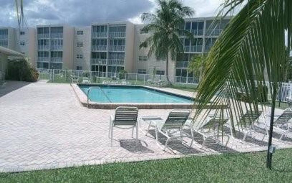 Photo of 206 SE 10th Street #302, Dania Beach, FL 33004 (MLS # F10519797)