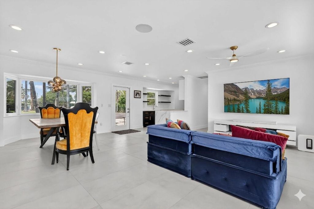 Photo of 6544 Eastview Drive, Lantana, FL 33462 (MLS # B26011752)