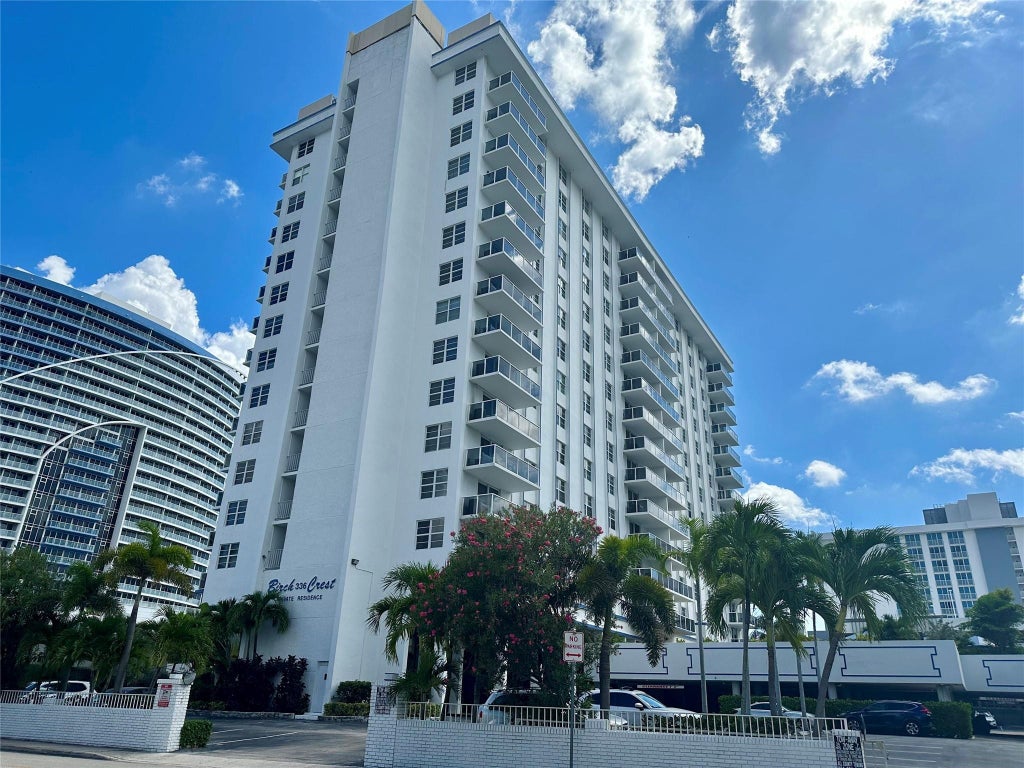 Photo of 336 N BIRCH Road #4C, Fort Lauderdale, FL 33304 (MLS # B26077593)