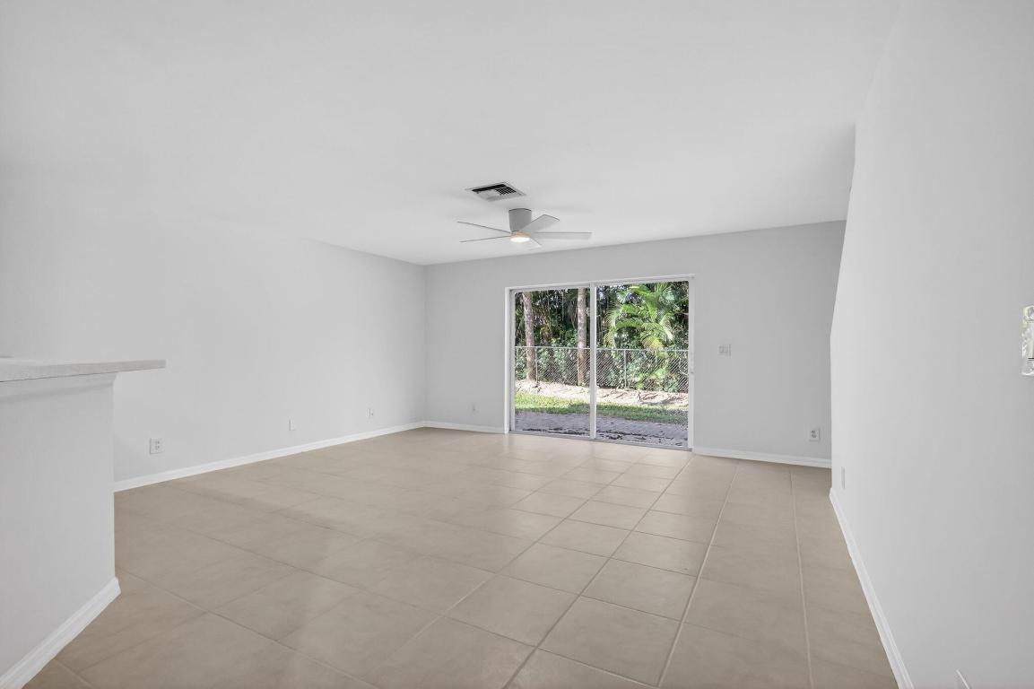 SIERRA PALMS - Residential