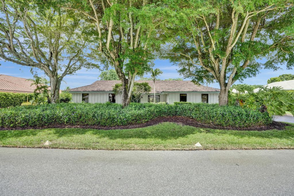 Photo of 10355 Prestwick Road, Boynton Beach, FL 33436 (MLS # R11111059)