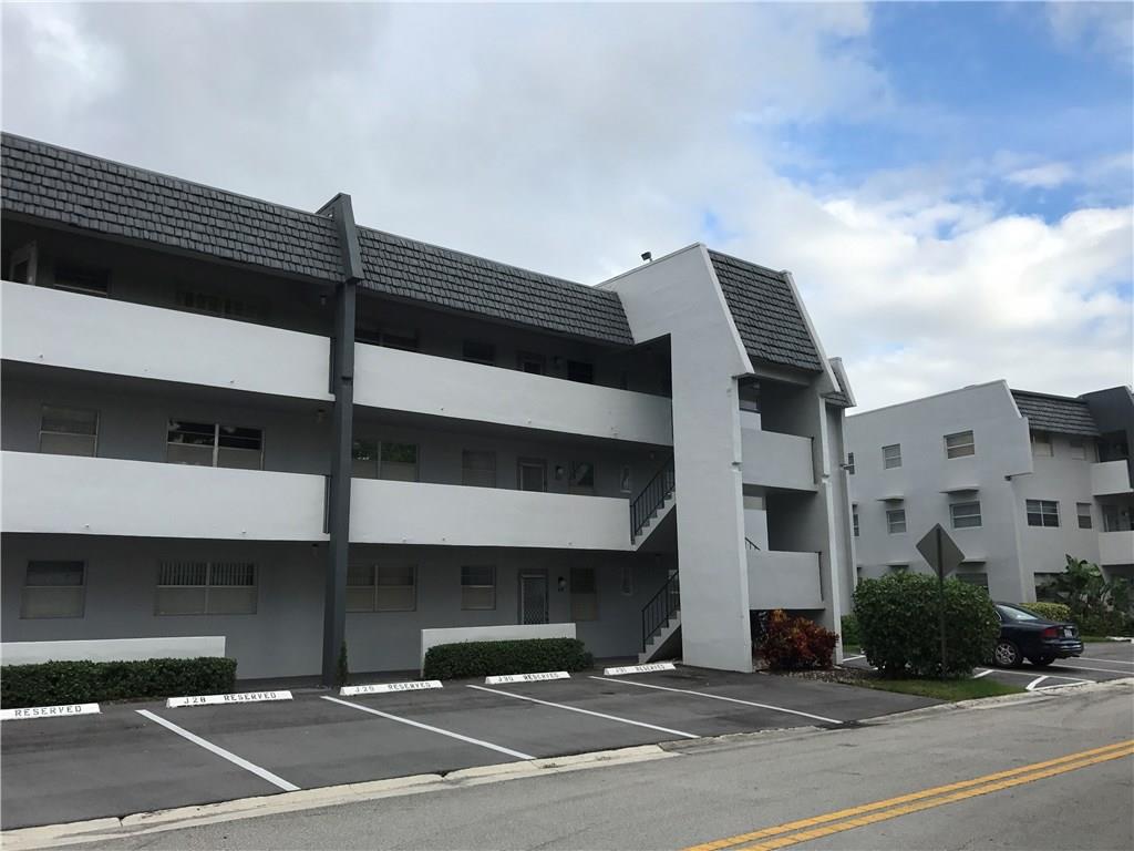 Oriole Golf & Tennis Club - Residential