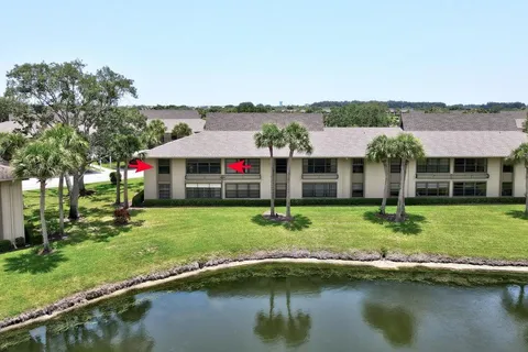 18 Plantation Drive Unit 206, Vero Beach, FL MLS: R11074522